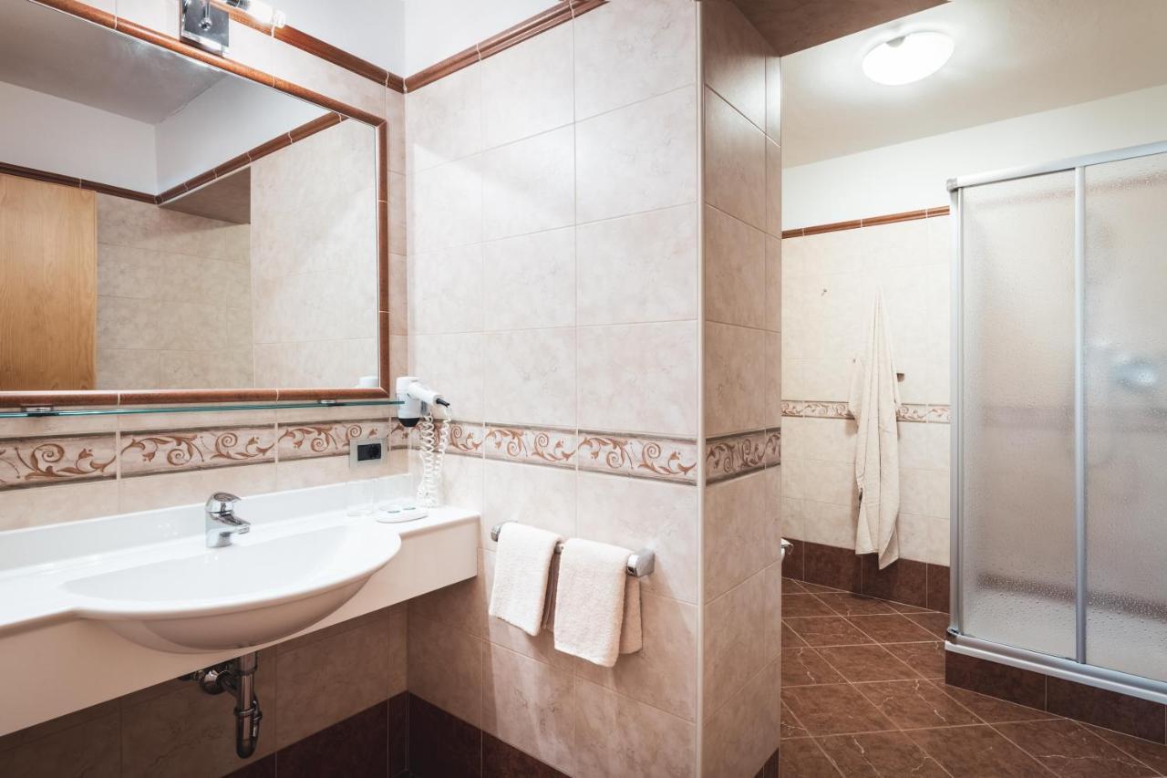 Berghotel Majarei Сан-Віджиліо-ді-Мареббе Екстер'єр фото